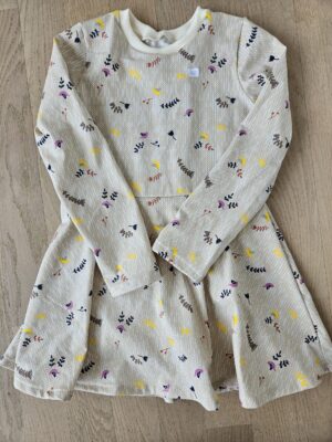 Kleidchen mit langen Ärmeln