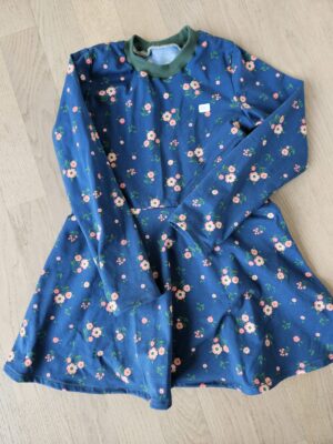 Kleidchen mit langen Ärmeln